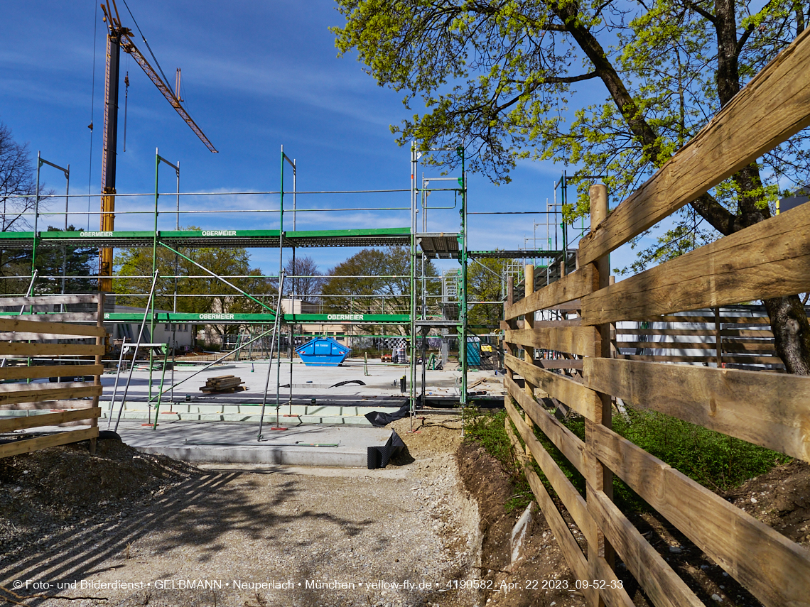 22.04.2023 - Luft- und Ebenenfotos vom Haus für Kinder in der Quiddestraße in Neuperlach